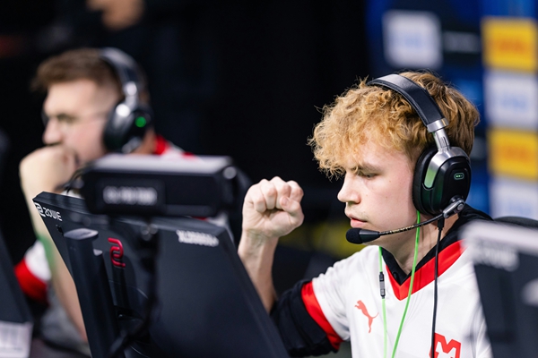 IEM科隆2025:MOUZ 2-0NAVI晋级淘汰赛,iM狂砍49杀仍溃败 IEM科隆2025:MOUZ 2-0NAVI晋级淘汰赛,iM狂砍49杀仍溃败