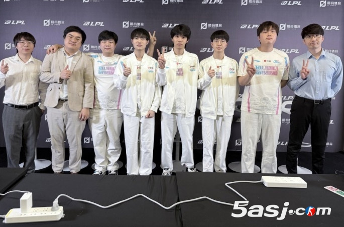 BLG 2-1复仇JDG！教练LvMao首秀BP成功，Elk谈芸阿娜：选出