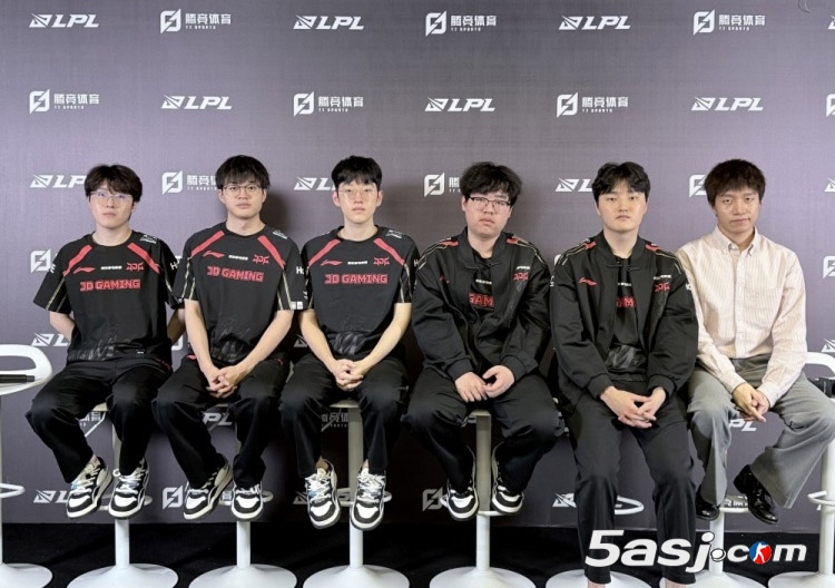 JDG 1-2惜败BLG！赛后采访教练直言团战决策失误，Zhuo自