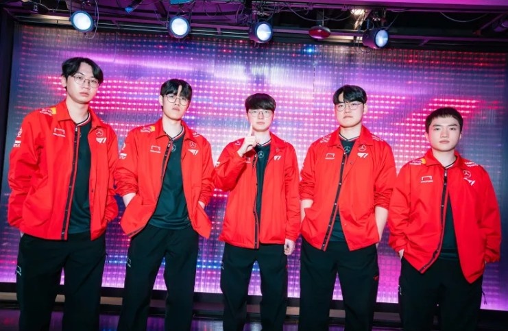 Faker调侃Oner抢五杀恩怨！T1锁定世界赛名额，赛后采访