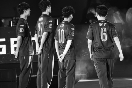 神奇！PSG成为全球唯一一支第三赛段BO5全败却进S赛的