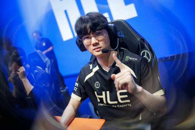 Viper率HLE绝地反击！S15瑞士轮赛后专访：下路女警统治