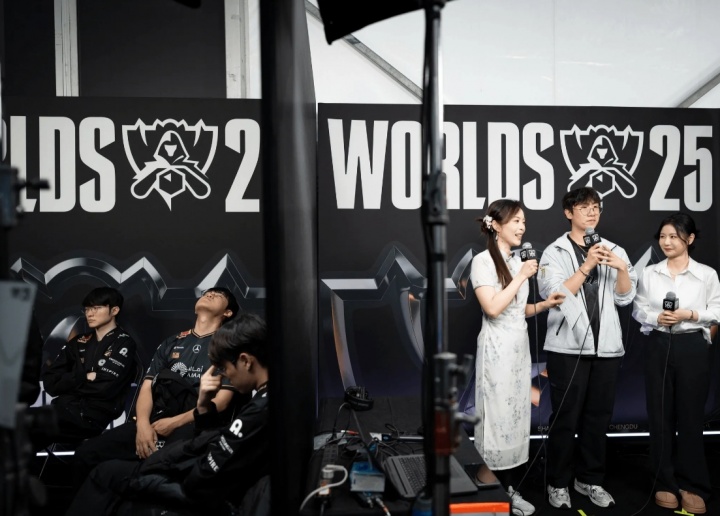 两极分化！摄影Tim分享GEN对战T1比赛结束后两队选对比