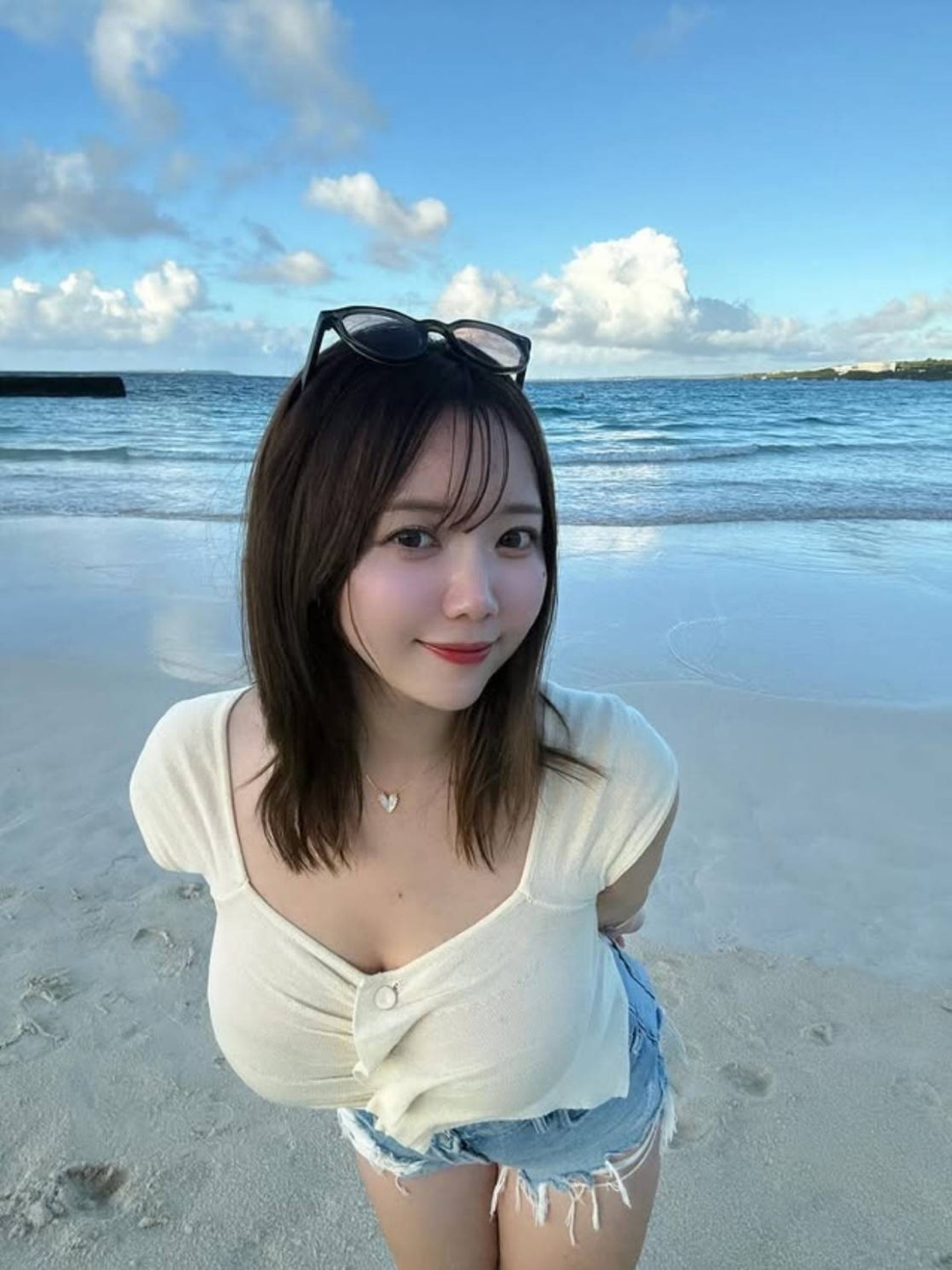 日本网红まりちゃん 福利图：拥有精致五官，傲人胸围