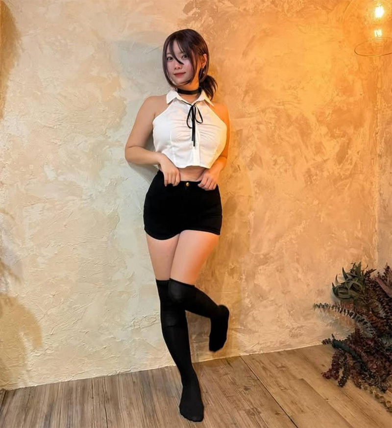 日本网红まりちゃん 福利图：拥有精致五官，傲人胸围