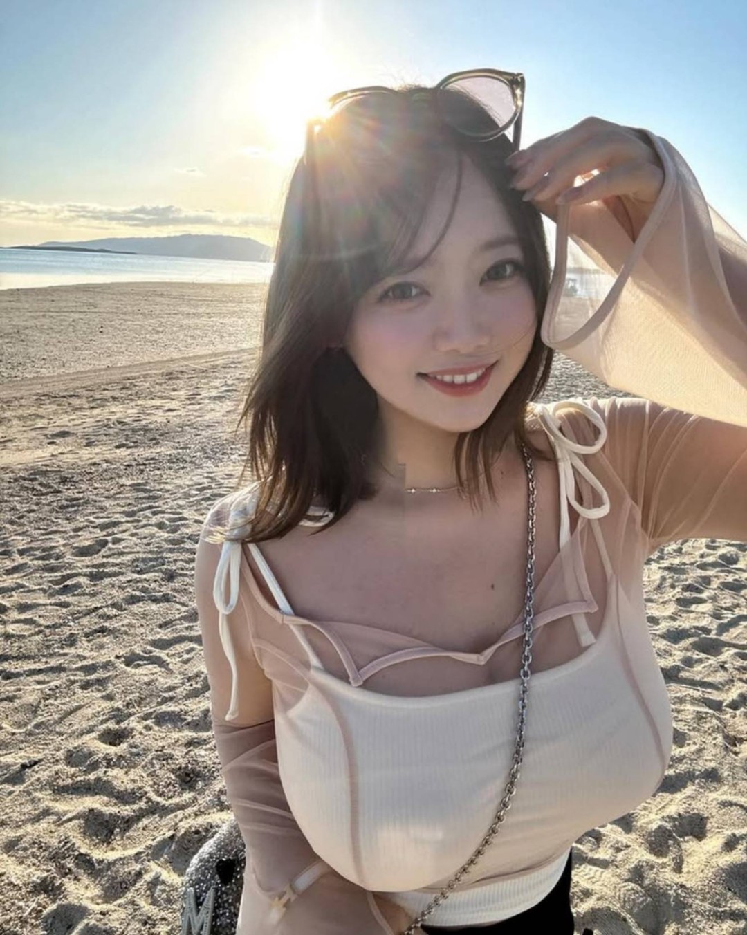 日本网红まりちゃん 福利图：拥有精致五官，傲人胸围