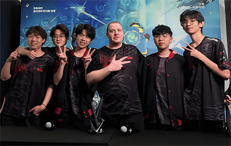 谦逊前行！FPX.BerLIN夺冠后直言"不会因冠军骄傲"，全员备战2026赛季