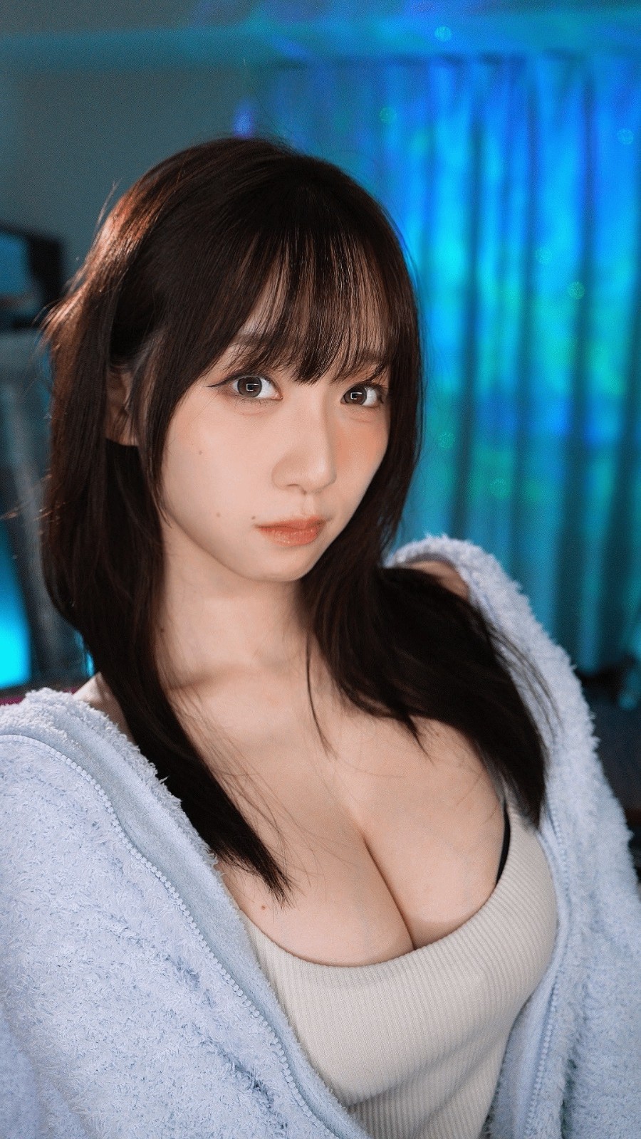 日本写真明星伊织萌分享最新《妮姬》阿妮斯Cos美图，超大杯纯欲天花板