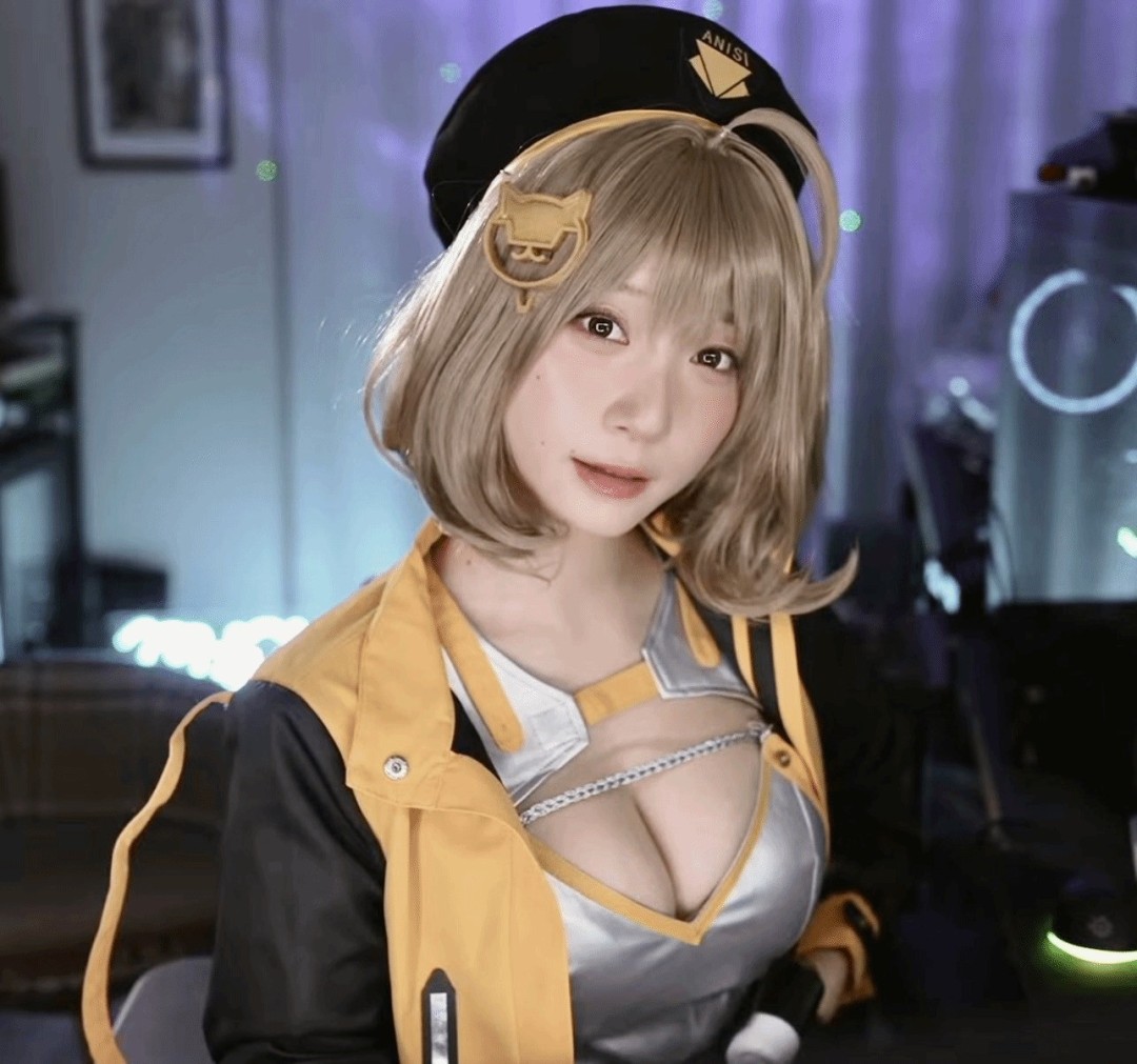 日本写真明星伊织萌分享最新《妮姬》阿妮斯Cos美图，超大杯纯欲天花板