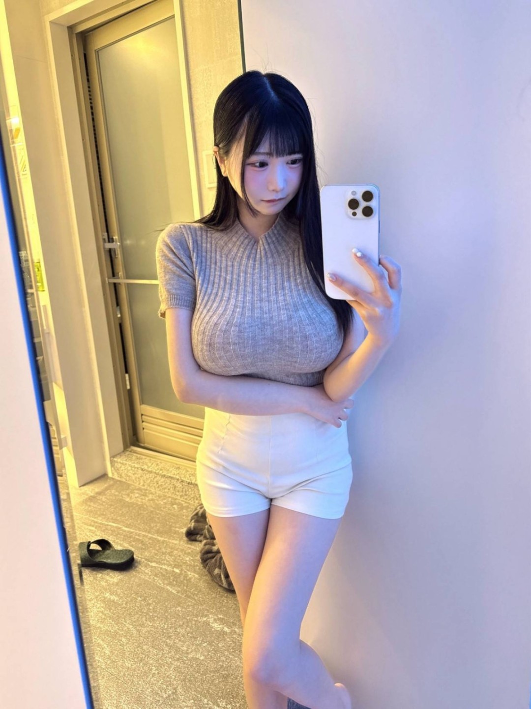 美女推主白豚inyuna福利图赏：曲线丰腴性感迷人