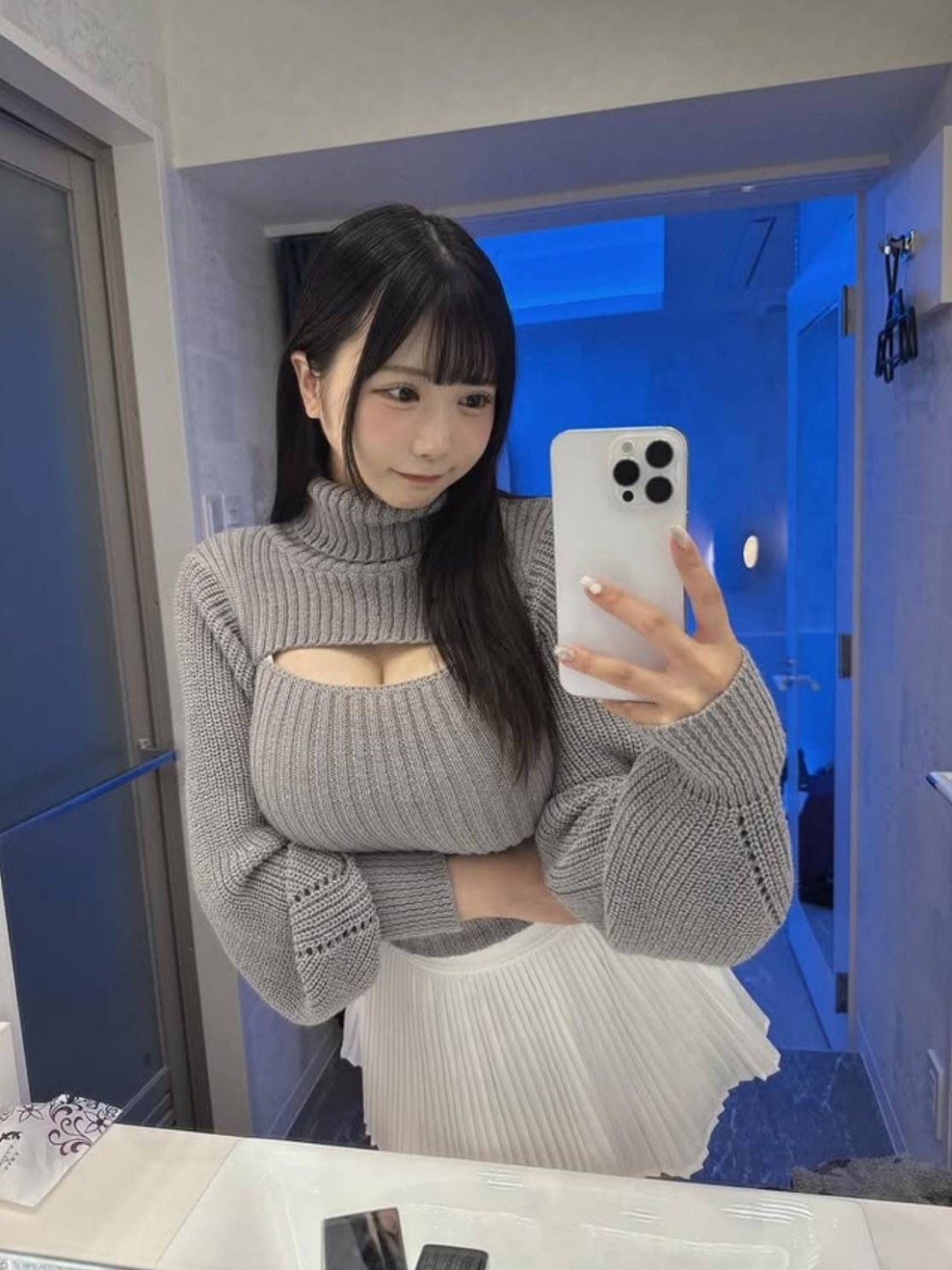 美女推主白豚inyuna福利图赏：曲线丰腴性感迷人