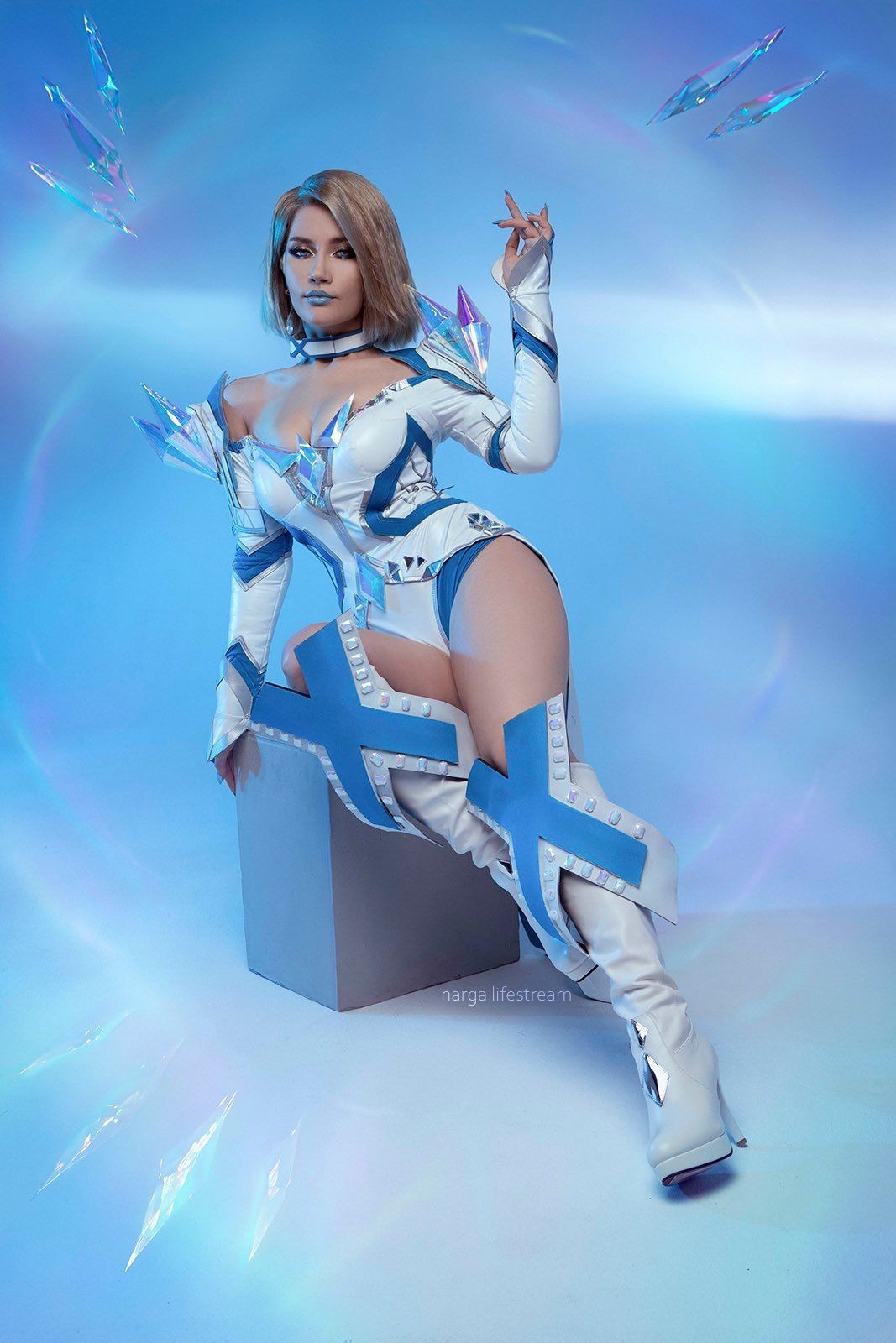 国外美女Narga：Cos《漫威争锋》白皇后，福利满满