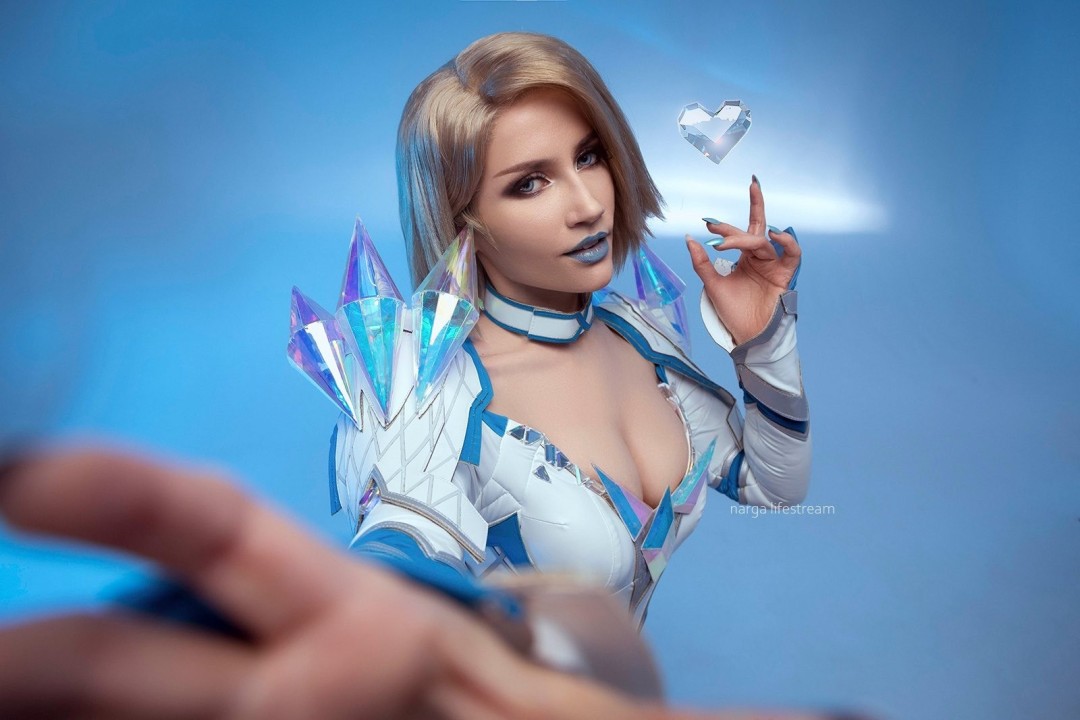 国外美女Narga：Cos《漫威争锋》白皇后，福利满满