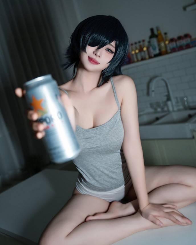 韩国美女MAGATA分享了《电锯人》角色姬野Cos美图