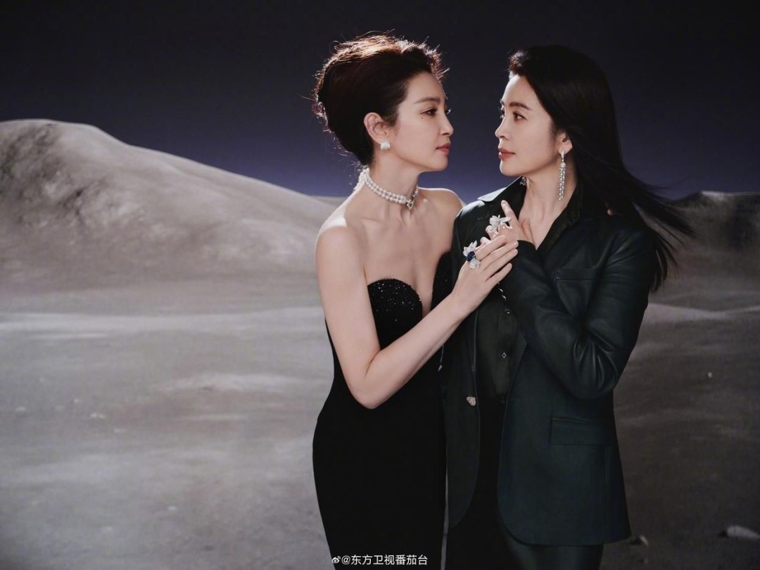 李冰冰和妹妹李雪一起惊艳亮相:内娱冰雪奇缘姐妹花 李冰冰和妹妹李雪一起惊艳亮相:内娱冰雪奇缘姐妹花