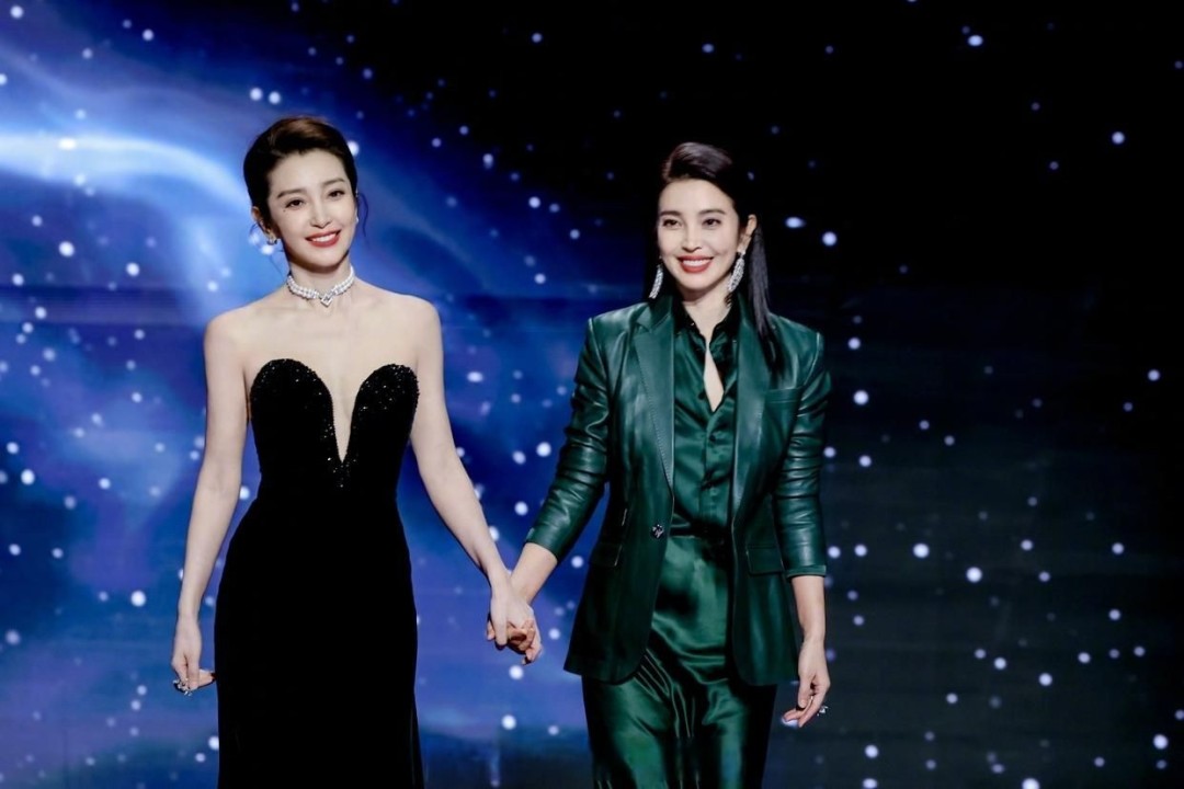 李冰冰和妹妹李雪一起惊艳亮相:内娱冰雪奇缘姐妹花 李冰冰和妹妹李雪一起惊艳亮相:内娱冰雪奇缘姐妹花