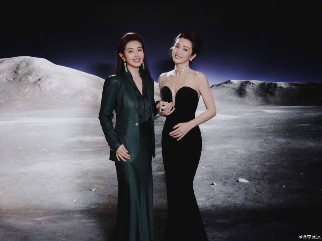 李冰冰和妹妹李雪一起惊艳亮相:内娱冰雪奇缘姐妹花 李冰冰和妹妹李雪一起惊艳亮相:内娱冰雪奇缘姐妹花