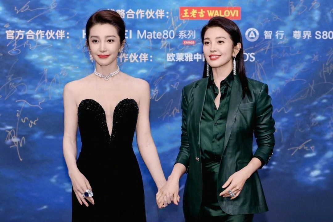 李冰冰和妹妹李雪一起惊艳亮相:内娱冰雪奇缘姐妹花 李冰冰和妹妹李雪一起惊艳亮相:内娱冰雪奇缘姐妹花