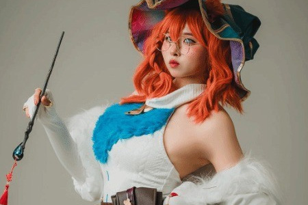 韩国知名美女Coser演绎《英雄联盟》阿萝拉，可爱与性感之间的独特魅