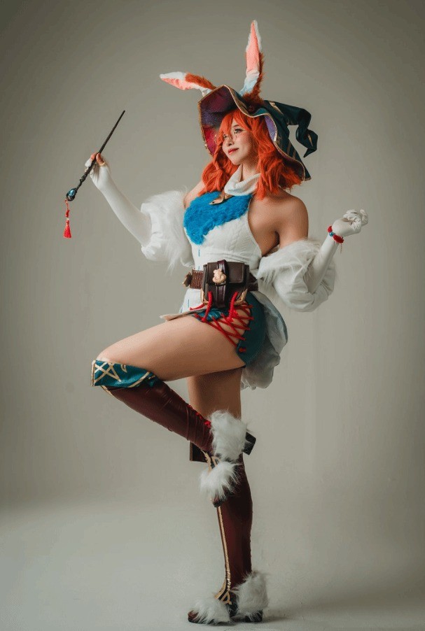 韩国知名美女Coser演绎《英雄联盟》阿萝拉，可爱与性感之间的独特魅