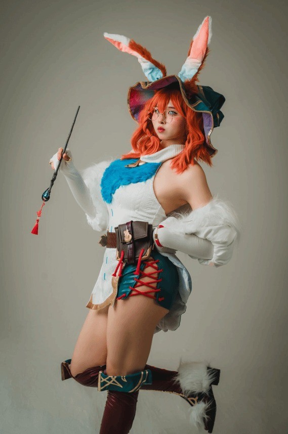 韩国知名美女Coser演绎《英雄联盟》阿萝拉，可爱与性感之间的独特魅