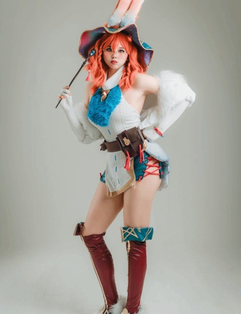 韩国知名美女Coser演绎《英雄联盟》阿萝拉，可爱与性感之间的独特魅
