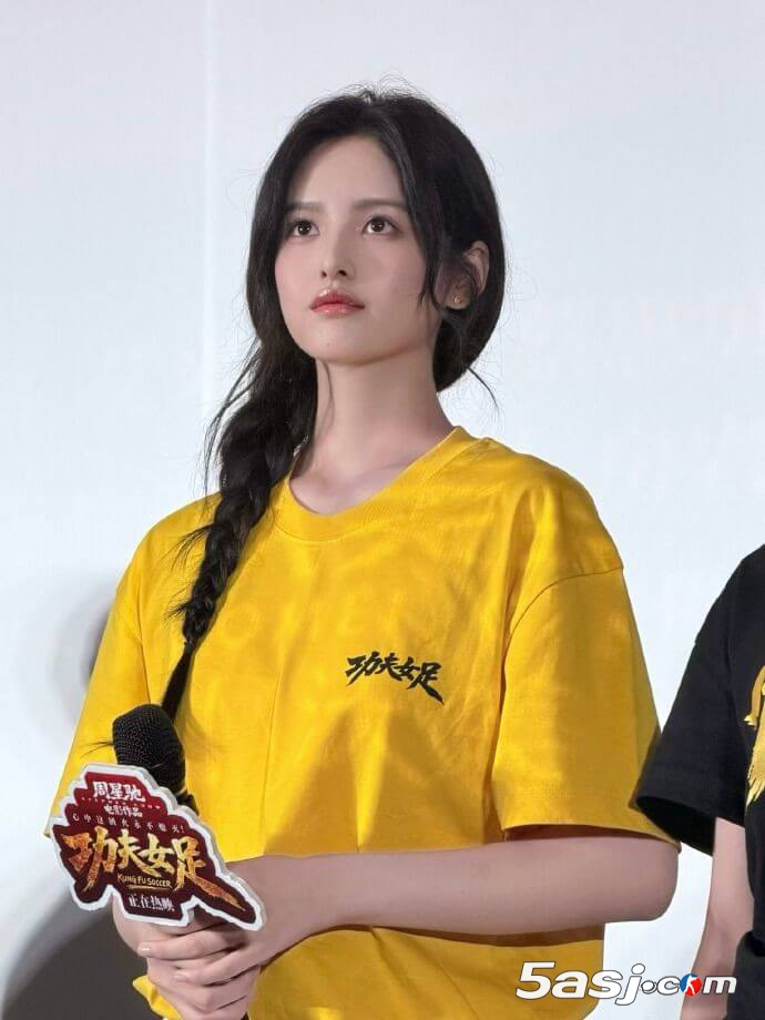 周星驰2026力捧星女郎，雪野《功夫女足》定妆照