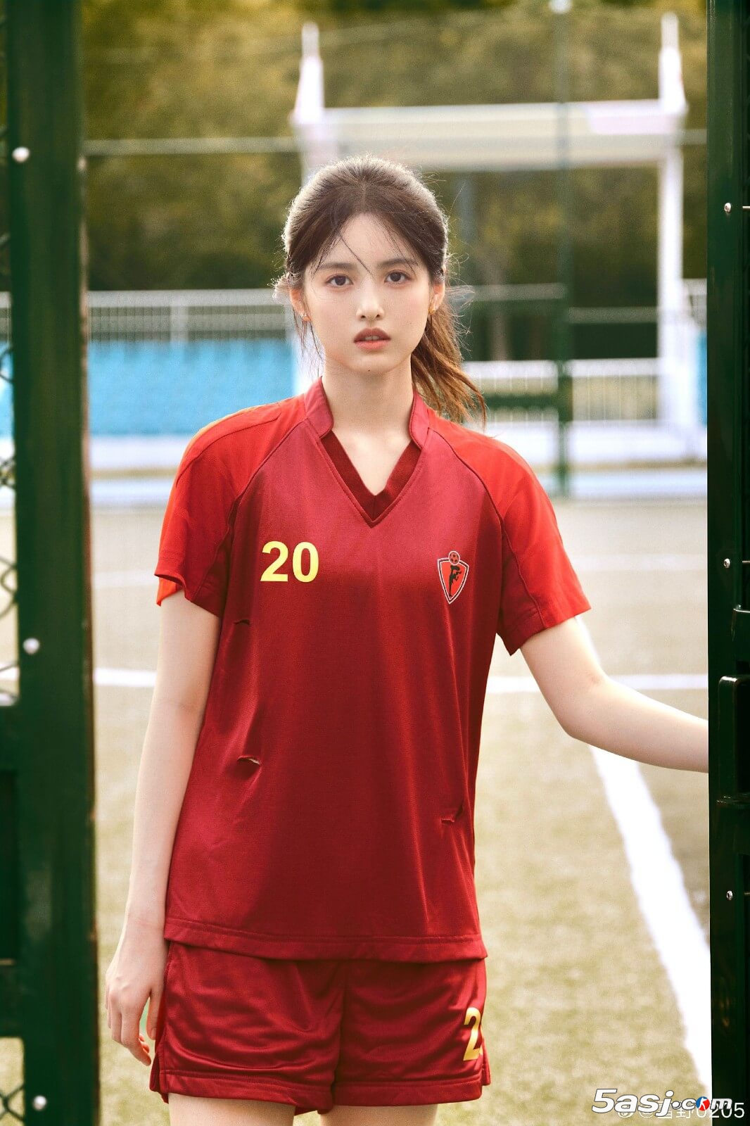 周星驰2026力捧星女郎，雪野《功夫女足》定妆照