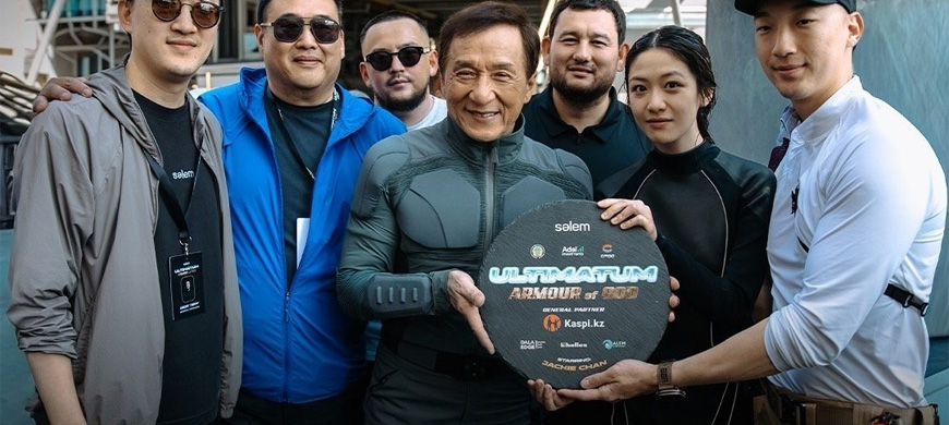 成龙主演新片《飞鹰计划4》最新片场照曝光，2027年第二季度全球上映