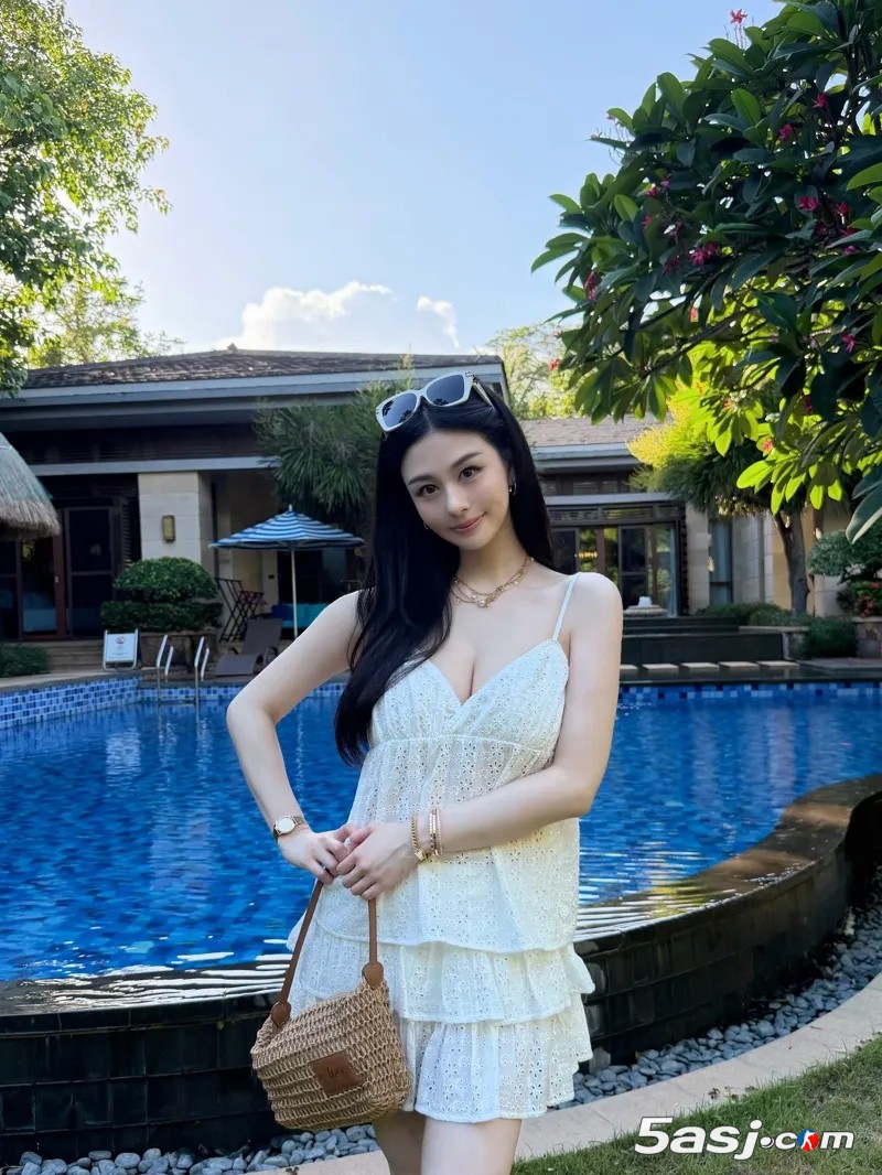 邱淑贞大女儿沈月分享夏日写真,大秀事业线 邱淑贞大女儿沈月分享夏日写真,大秀事业线
