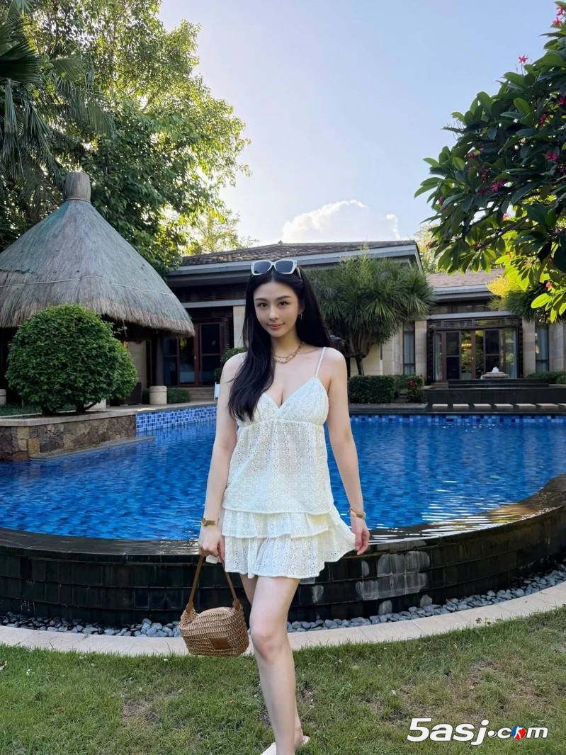 邱淑贞大女儿沈月分享夏日写真,大秀事业线 邱淑贞大女儿沈月分享夏日写真,大秀事业线